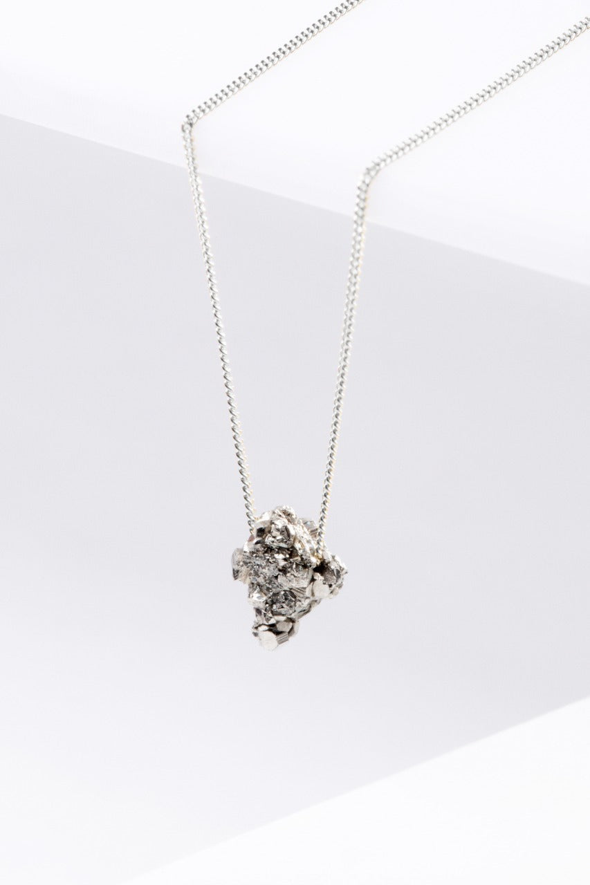COLLAR PIEDRA NATURAL PIRITA EN PLATA