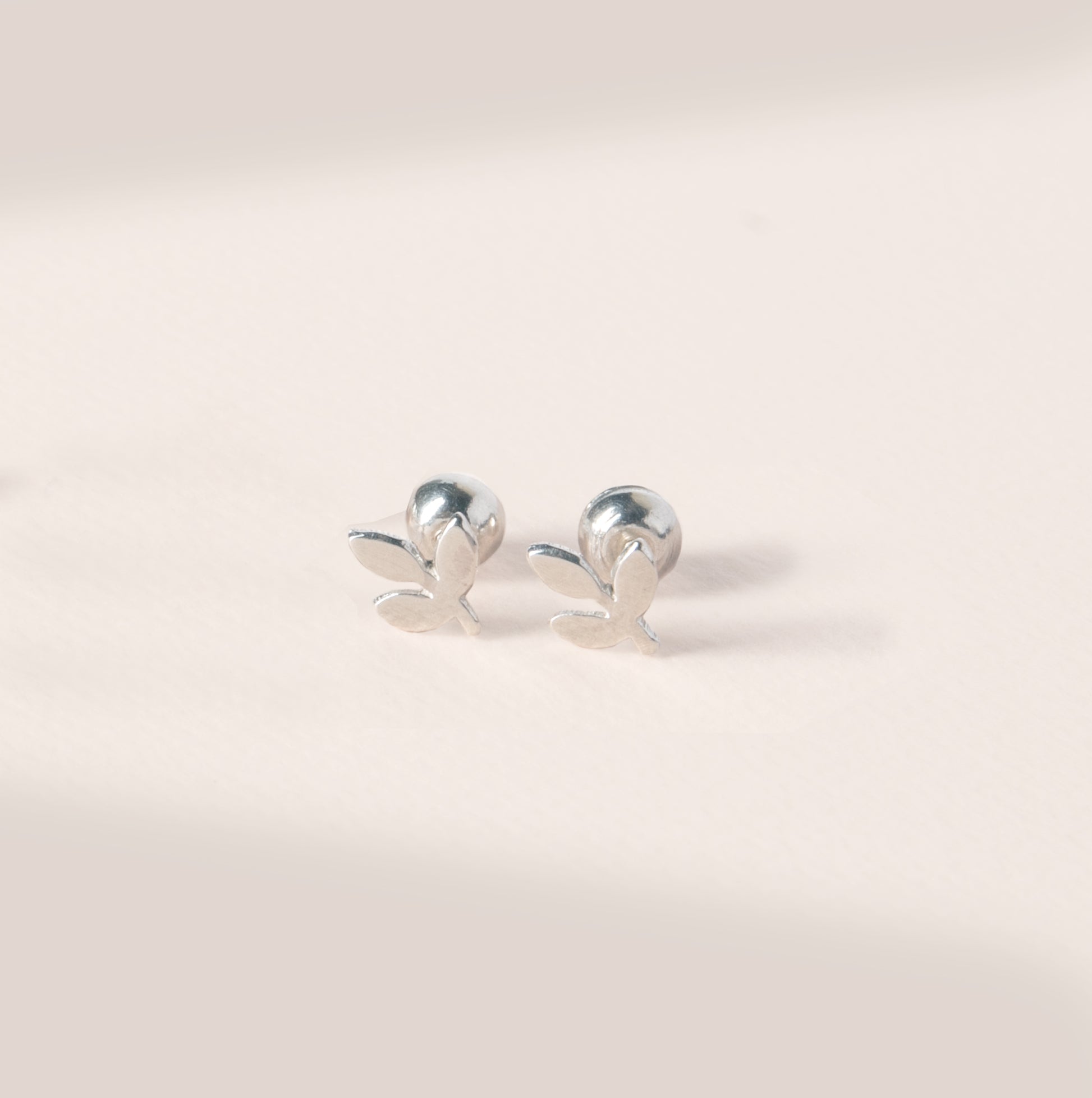 ARETES HOJAS -REVERSIBLES PLATA