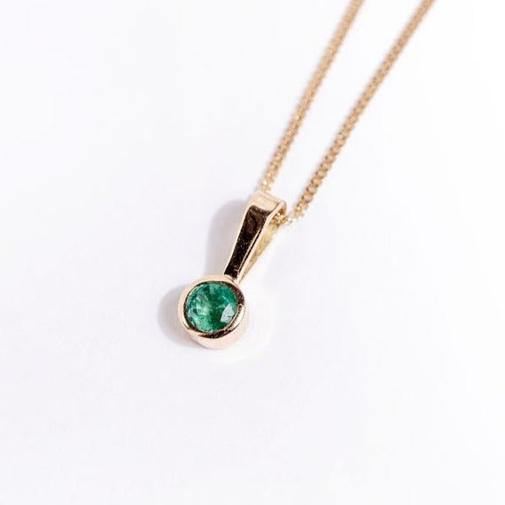 DIJE CHISPA ESMERALDA ORO 18K (A PEDIDO)