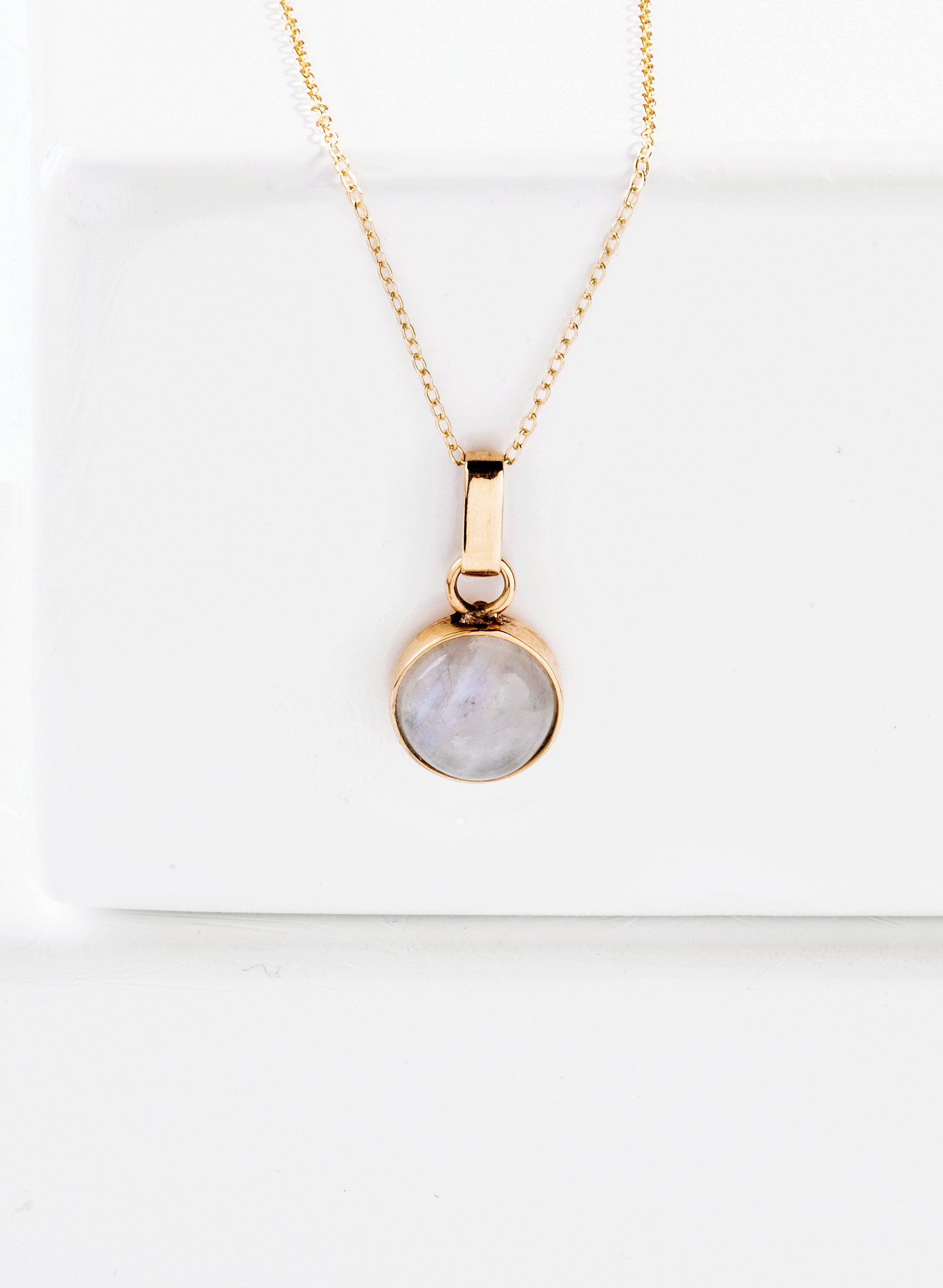 DIJE LUNA LLENA ORO 18K - 8MM (A PEDIDO)