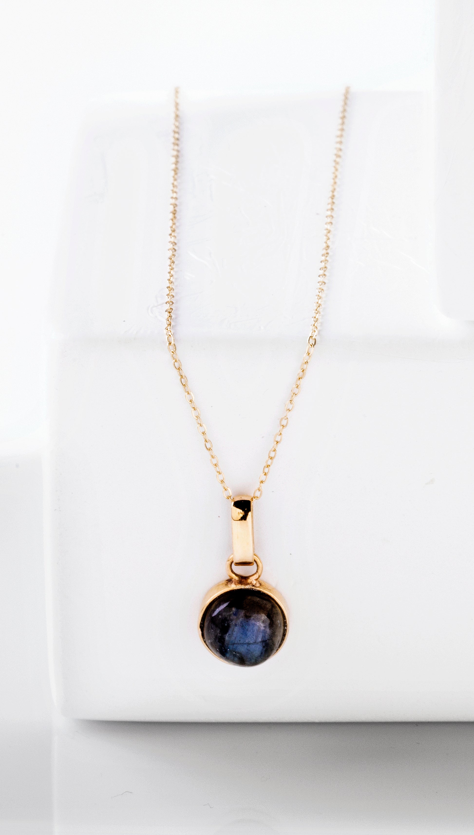 DIJE LUNA NUEVA ORO 18K - 8MM (A PEDIDO)