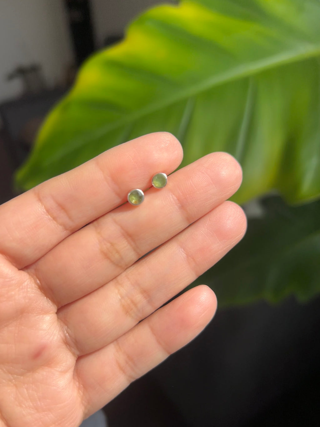 ARETES MINI TURMALINA VERDE 4MM