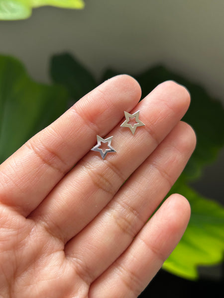 ARETES ESTRELLAS CALADAS PLATA