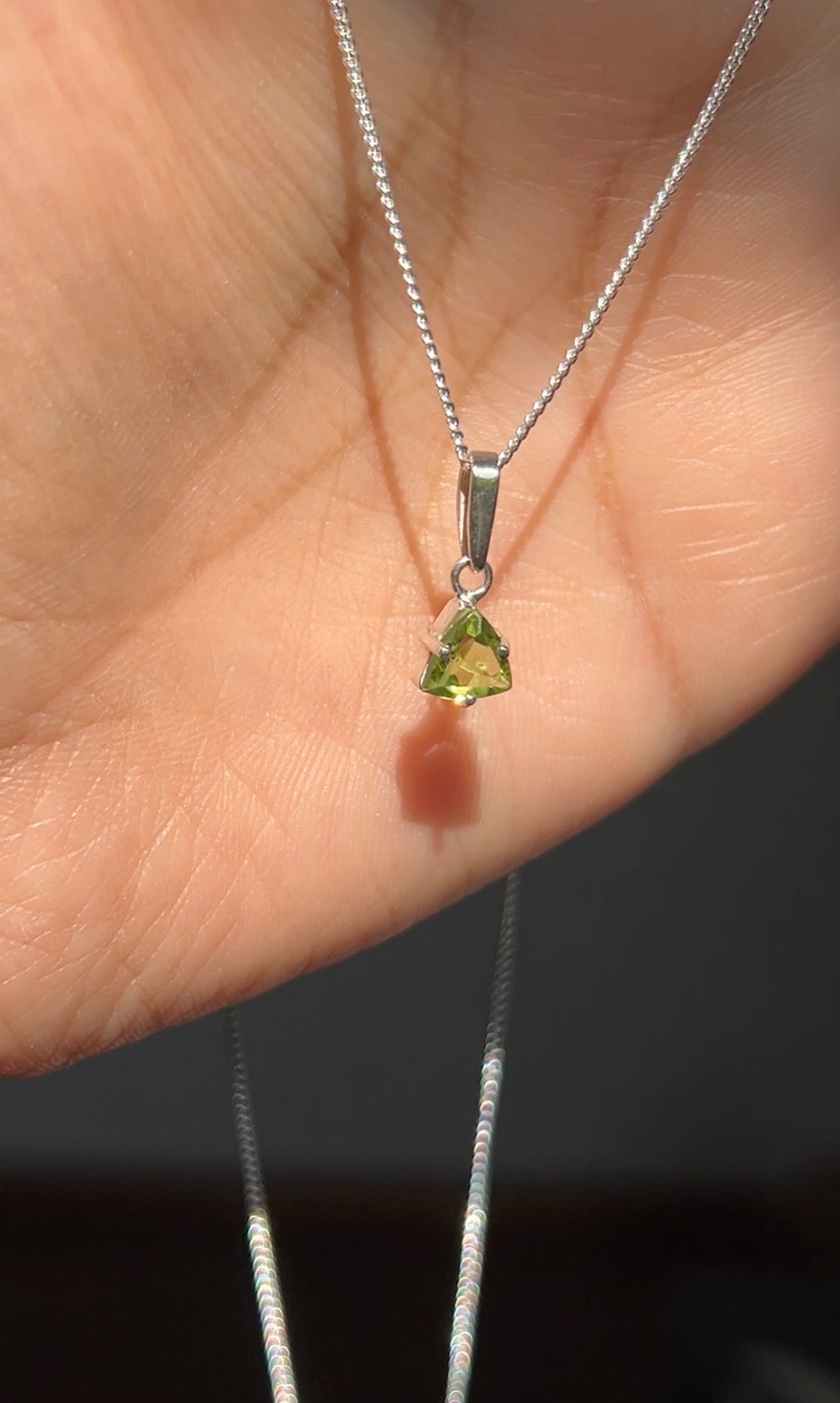 COLLAR TRILLION PERIDOTO PLATA