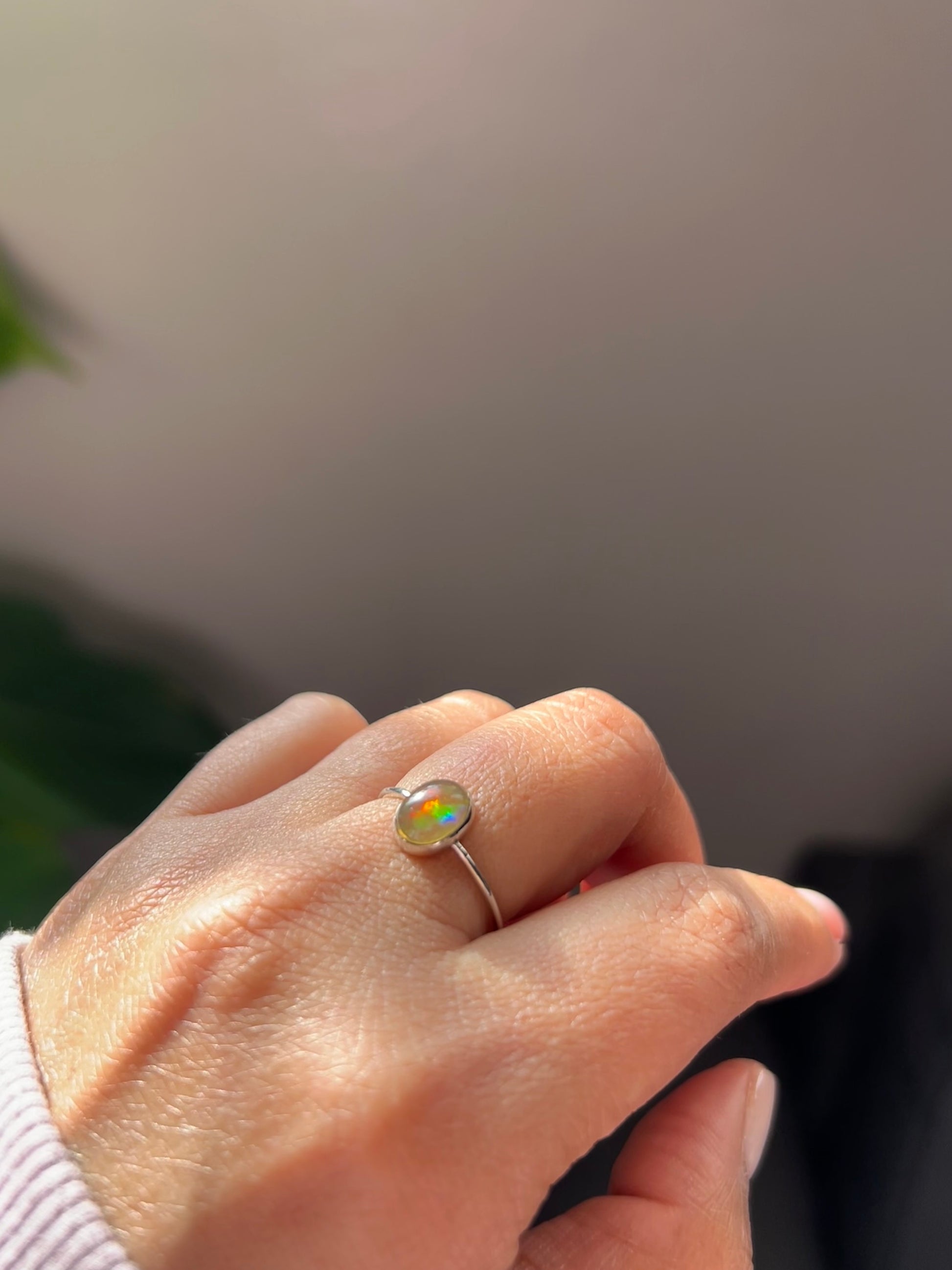 ANILLO OVAL ÓPALO ETIOPE