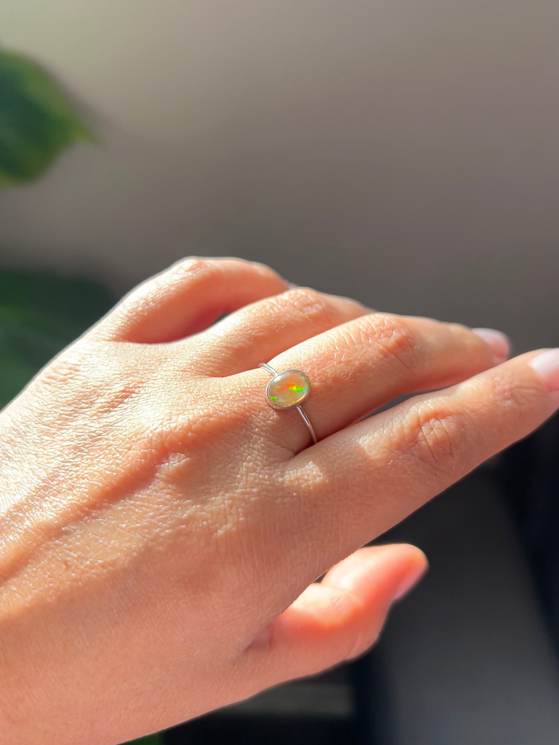 ANILLO OVAL ÓPALO ETIOPE