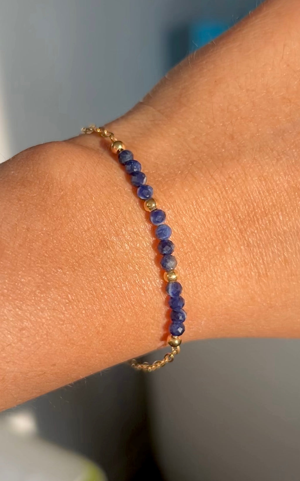 Pulsera Kira Sodalita Dorada