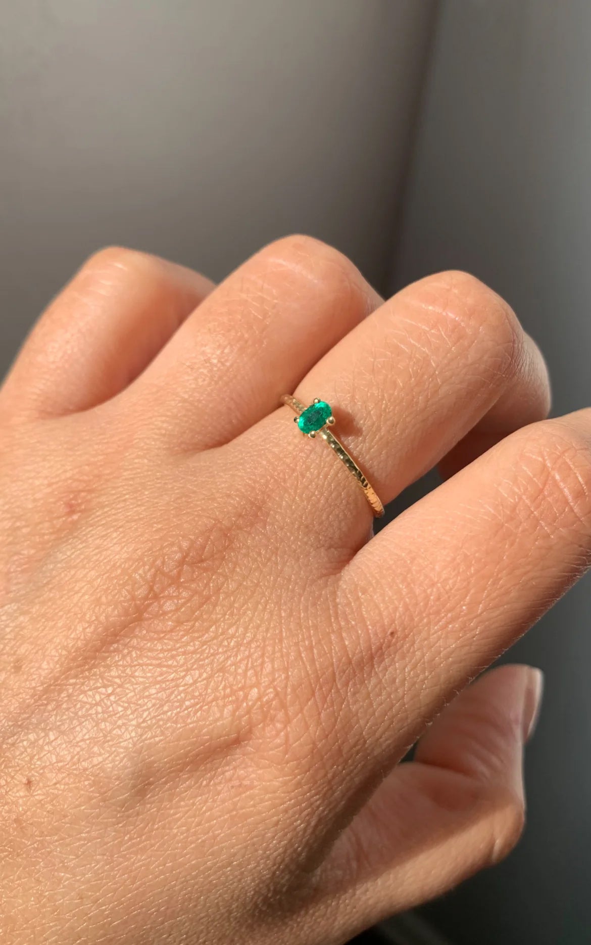 ANILLO OVAL ESMERALDA ORO 18k (A Pedido)