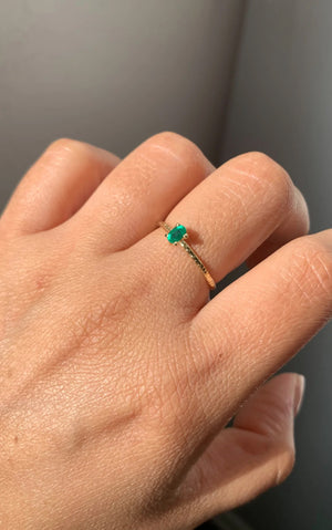 ANILLO OVAL ESMERALDA ORO 18k (A Pedido)