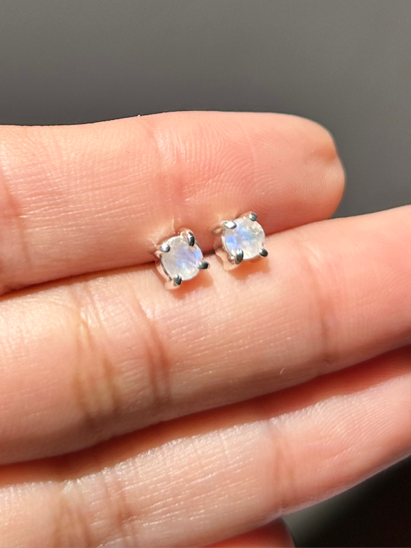 ARETES CHISPA 5mm Piedra luna