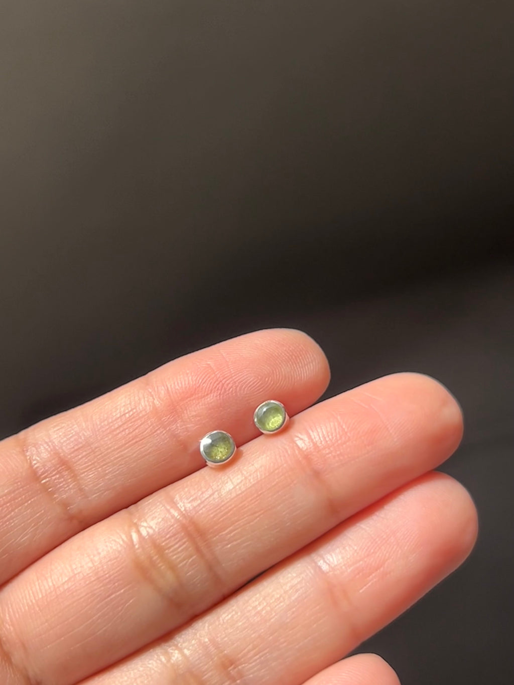 ARETES MINI TURMALINA VERDE 4MM