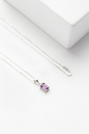 COLLAR BAGUETTE PLATA AMATISTA