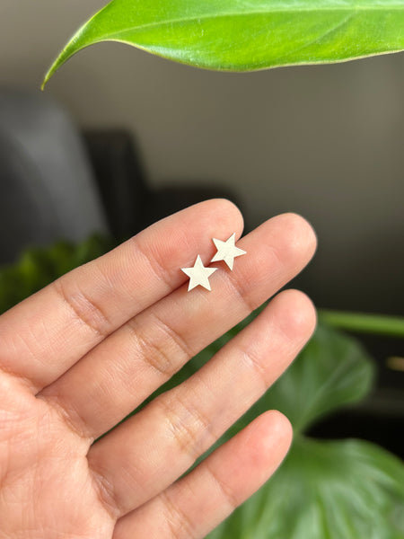 ARETES ESTRELLAS PLANAS PLATA