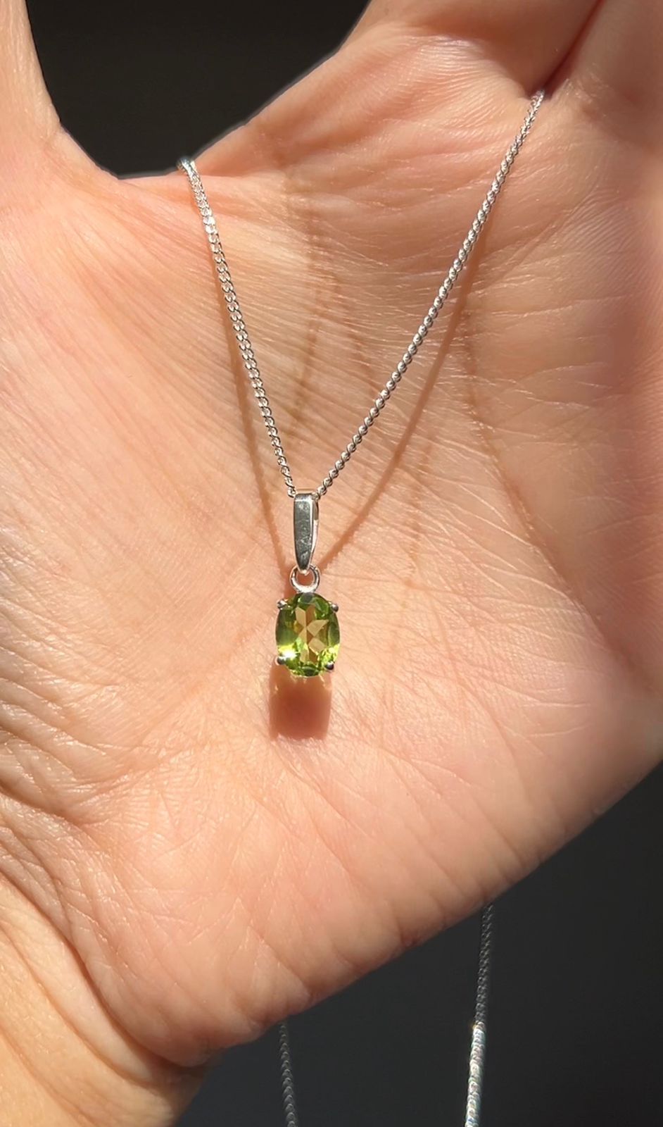 COLLAR OVAL PLATA PERIDOTO