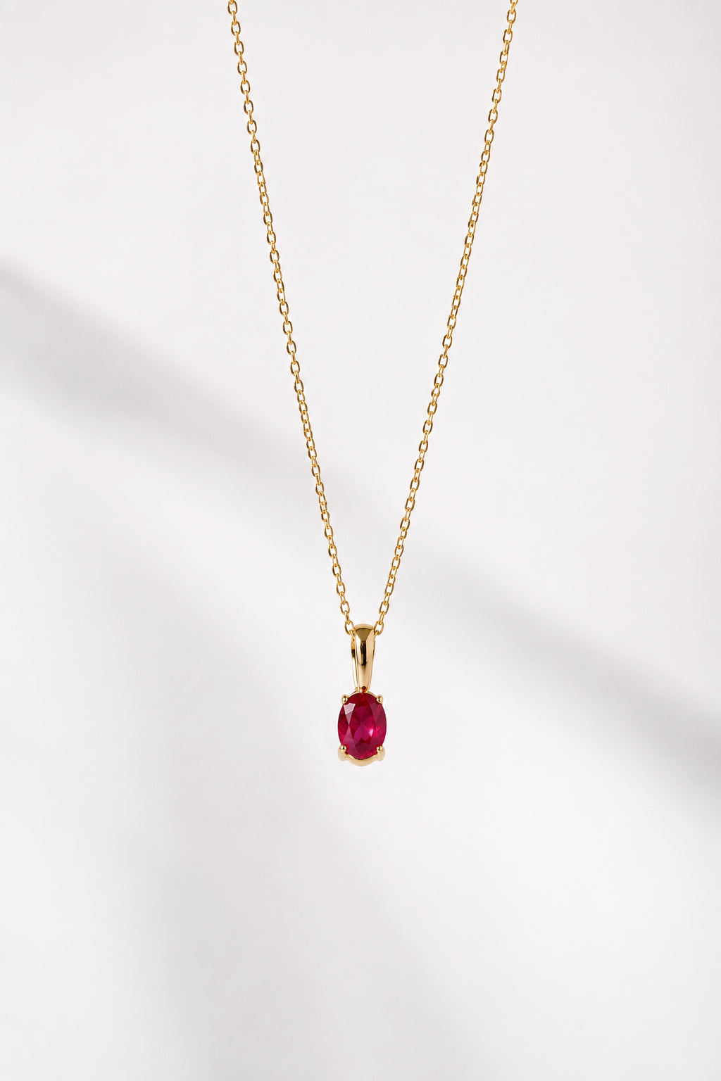 DIJE OVAL RUBI 6x4mm ORO 18K (A PEDIDO)