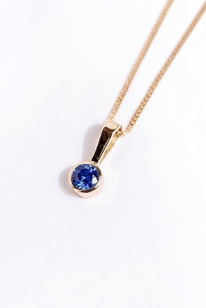 DIJE CHISPA ZAFIRO AZUL ORO 18K (A PEDIDO)