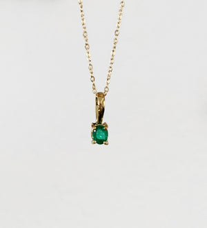 DIJE OVAL ESMERALDA 4mm en Oro 18k