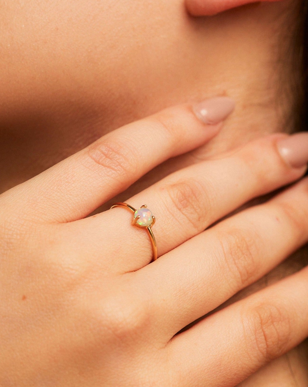 ANILLO OPALO ETIOPE BLANCO DORADO