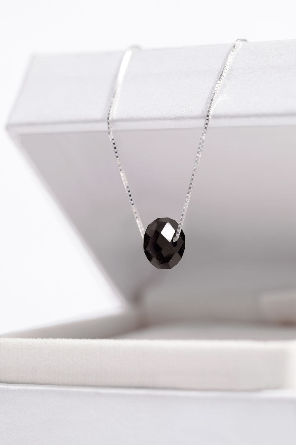 COLLAR DONA FACETADA PLATA