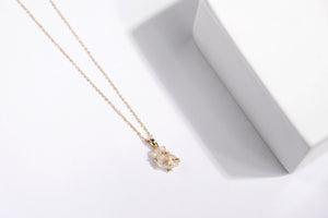 DIJE OPALO ETIOPE EN BRUTO UÑAS ORO 18K (A PEDIDO)