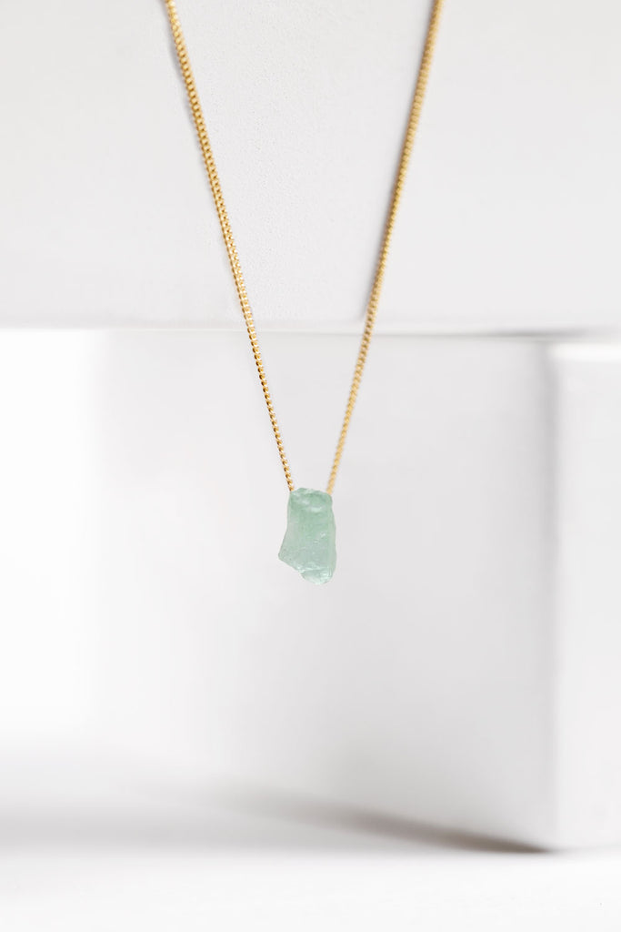 COLLAR PIEDRA NATURAL FLUORITA EN BRUTO DORADO