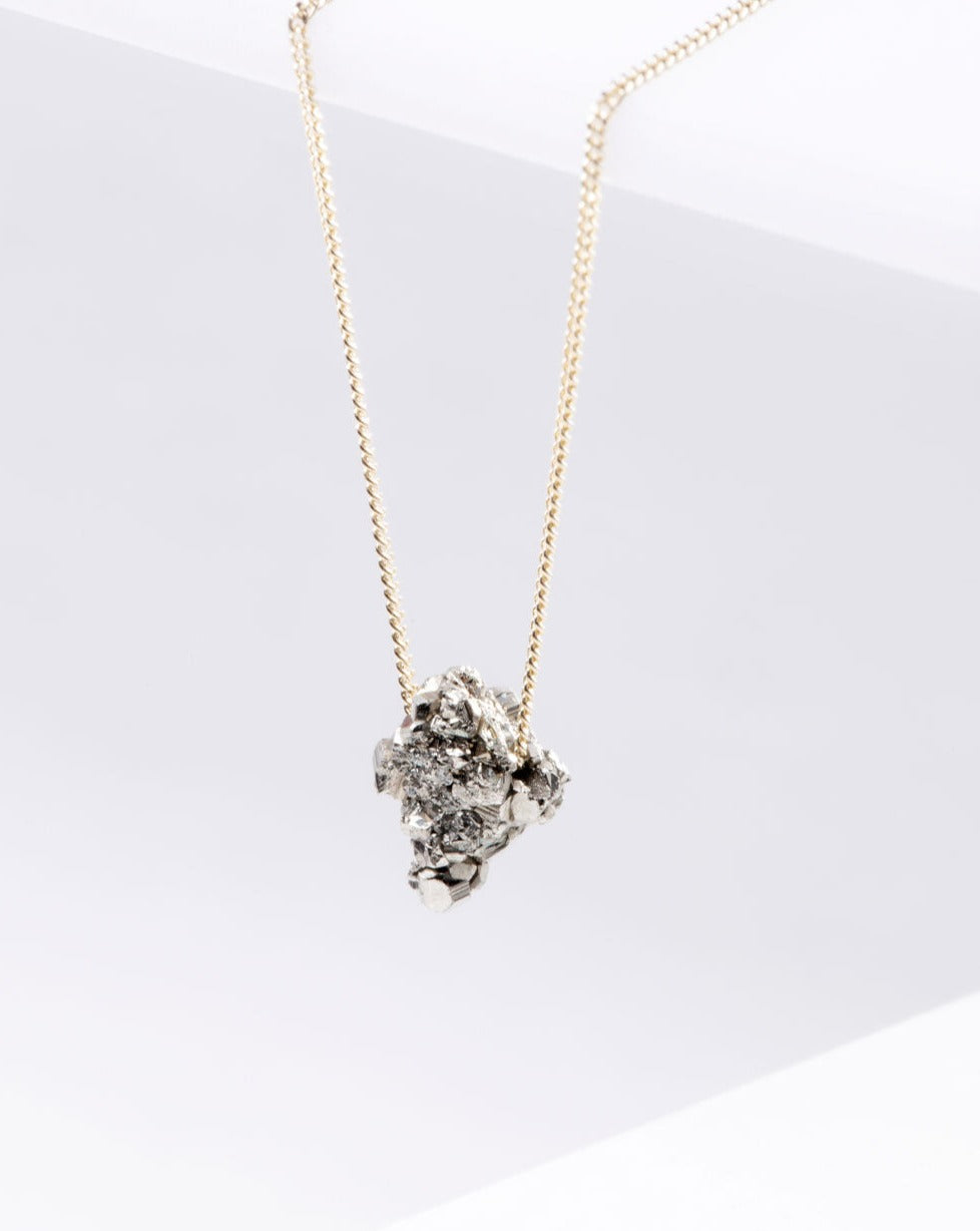 COLLAR PIEDRA NATURAL ORO 18k PIRITA