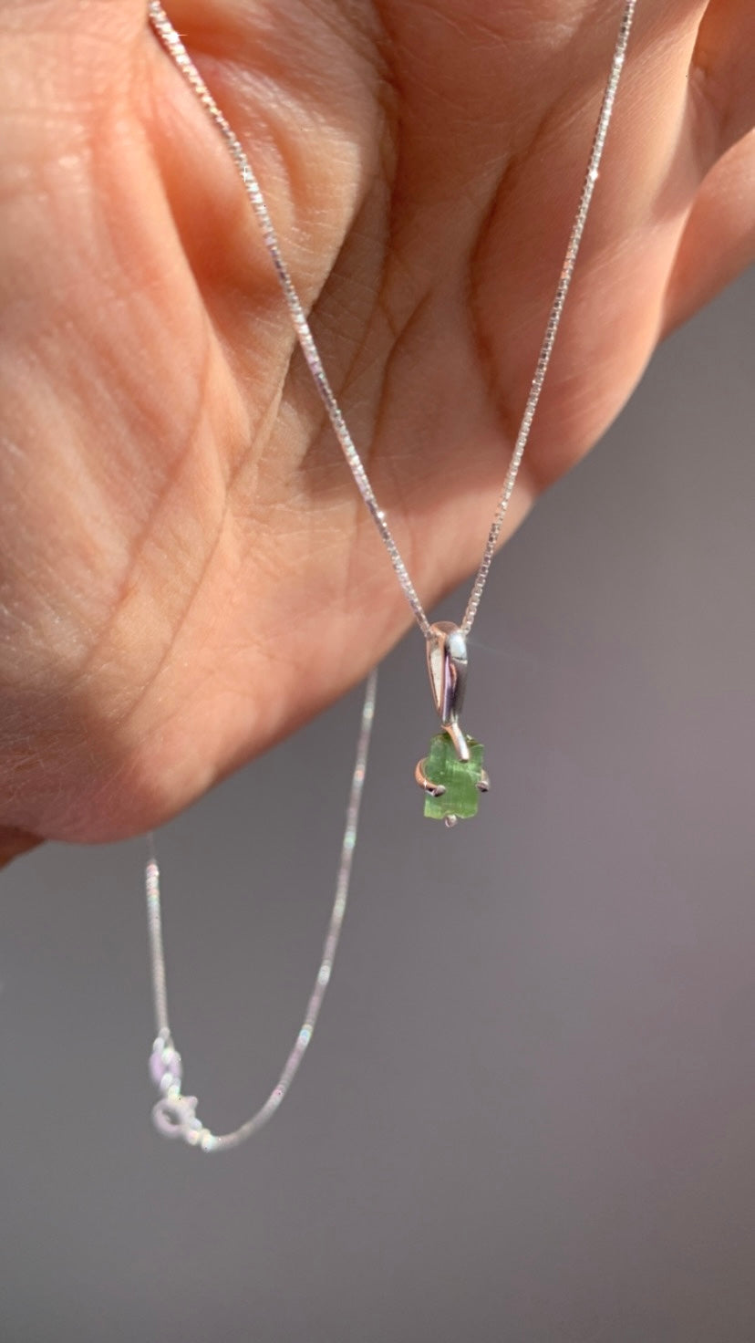 COLLAR ROCK TURMALINA VERDE PLATA